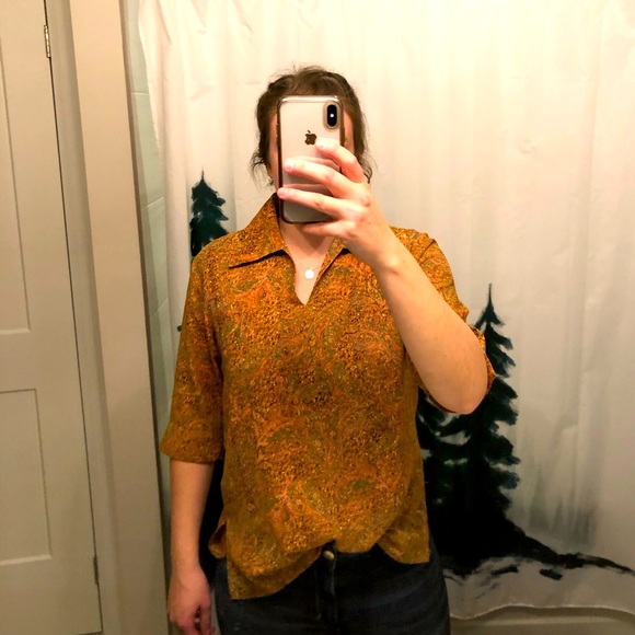 1/2 Sleeve Collared Shirt with a funky pattern - Picture 3 of 3